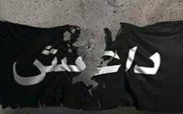 تروریستهای داعش در القلمون غربی مواضع و ادوات خود را آتش زدند