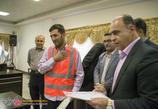 بازگرداندن کیف پول ، مدارک و اسناد توسط پاکبان صومعه سرایی به صاحبش بازگرداندن کیف پول ، مدارک و اسناد توسط پاکبان صومعه سرایی به صاحبش