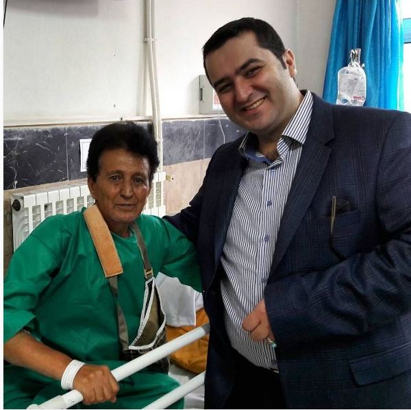 فرامرز دعایی خواننده ترانه‌های خاطره انگیز گیلانی در بیمارستان بستری شد + عکس