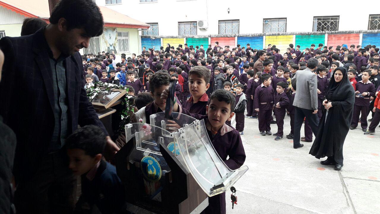 جشن عاطفه‌ها همزمان در 150مدرسه صومعه سرا برگزار شد